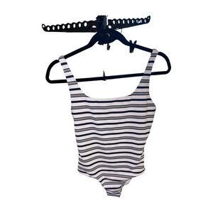 New Vineyard Vines Scoop One-Piece Swimsuit – Size XS